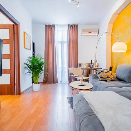 Prime Location - Breathtaking Architectural Views Bukareszt