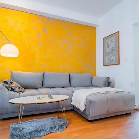 Prime Location - Breathtaking Architectural Views Bukareszt