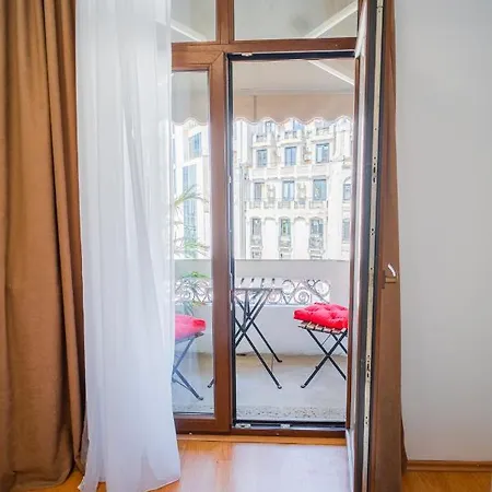 Prime Location - Breathtaking Architectural Views * Bukareszt