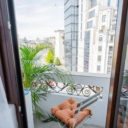 Prime Location - Breathtaking Architectural Views Apartament *
